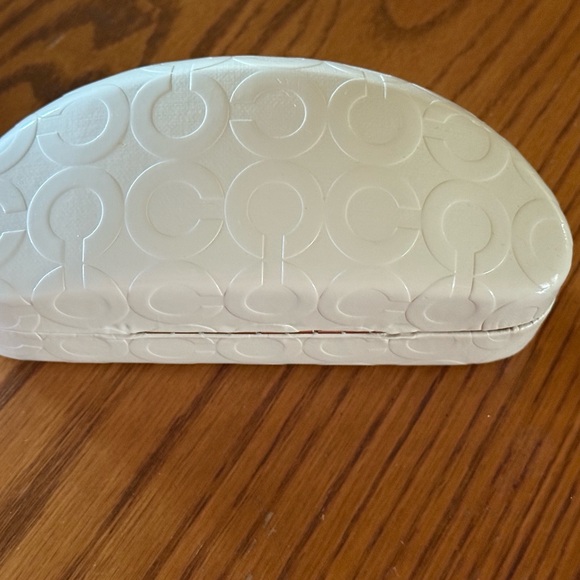 Elegant Coach White Sunglasses Case with brushed interior - Picture 2 of 3